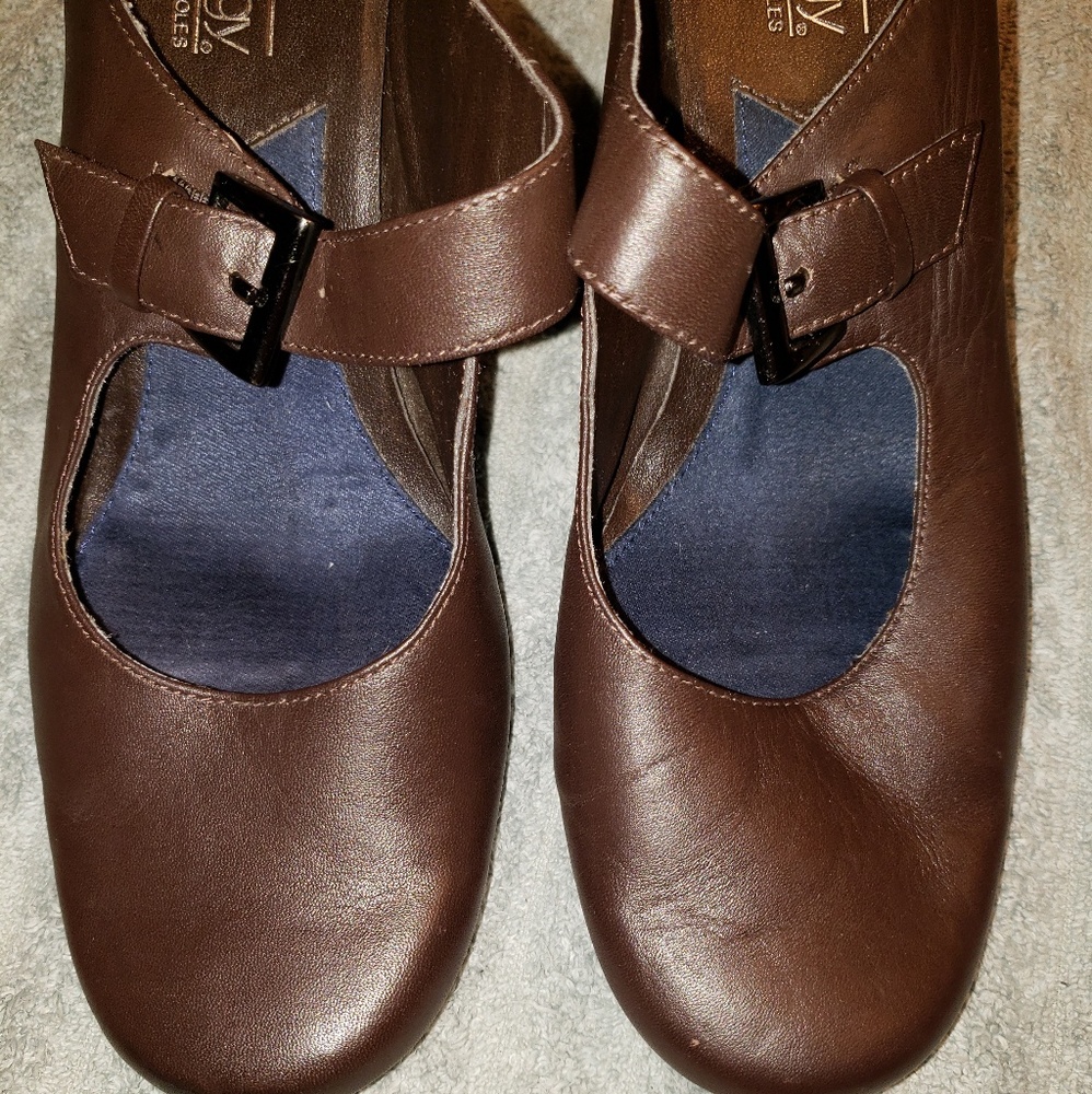 💜3/$10💜Nice comfy brown Aerology wedges